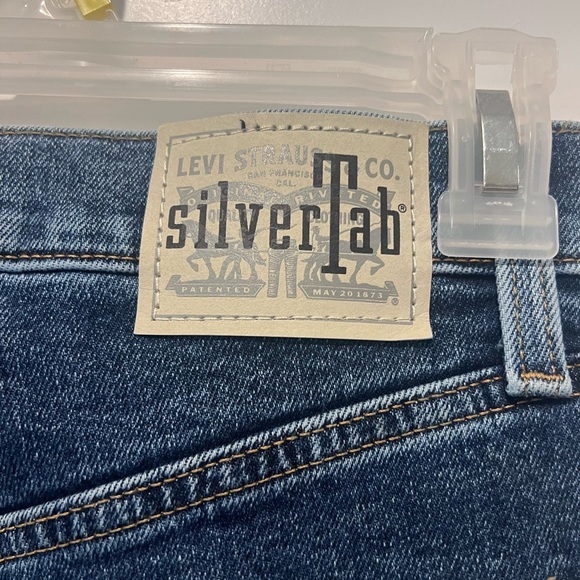 Levi’s Silver Tab Mom Jeans - Picture 4 of 5